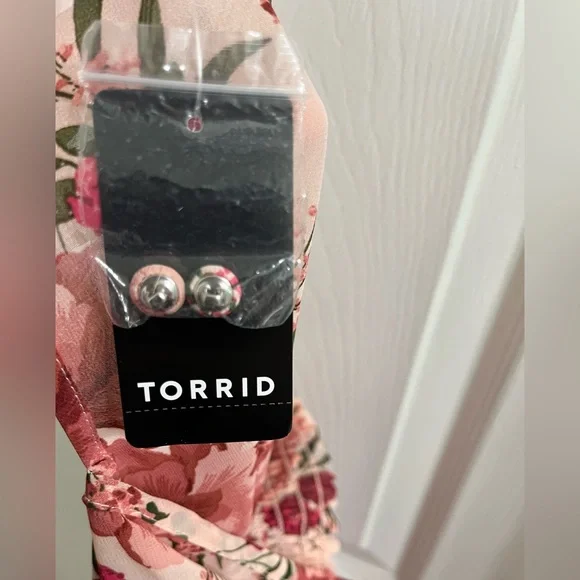 Torrid Size 2 Floral Blouse 🩷 NEW WITH TAGS - Picture 12 of 12